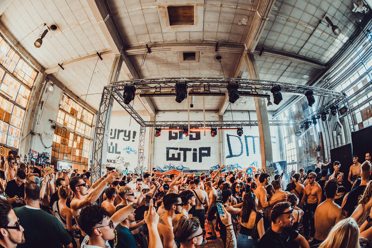 Loading... just a sec